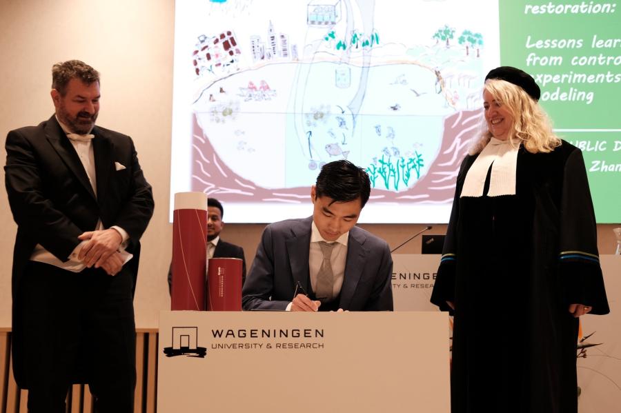 Foto: Yike Li. Verteidigung der Doktorarbeit von Qing an der Uni Wageningen am 15.11.2023. Foto: Yike Li. Verteidigung der Doktorarbeit von Qing an der Uni Wageningen am 15.11.2023.